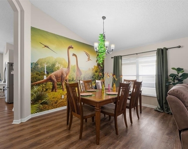 334 Grosvenor Loop - Photo Thumbnail 10