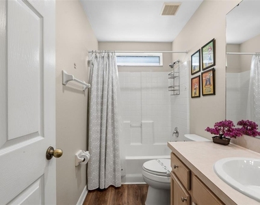 334 Grosvenor Loop - Photo Thumbnail 36