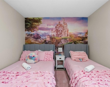 334 Grosvenor Loop - Photo Thumbnail 39
