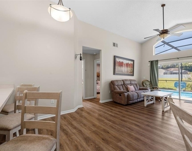 334 Grosvenor Loop - Photo Thumbnail 19