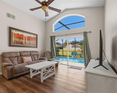 334 Grosvenor Loop - Photo Thumbnail 24