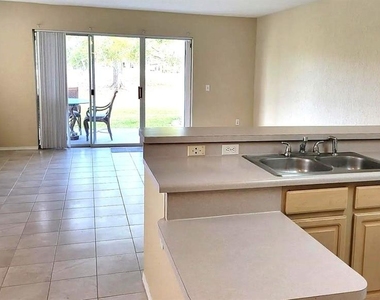 14037 Fairway Island Drive - Photo Thumbnail 9