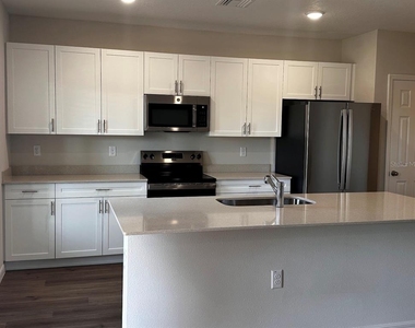 1512 Hummingbird Road - Photo Thumbnail 3