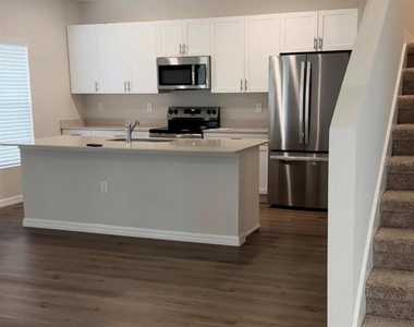 1512 Hummingbird Road - Photo Thumbnail 4