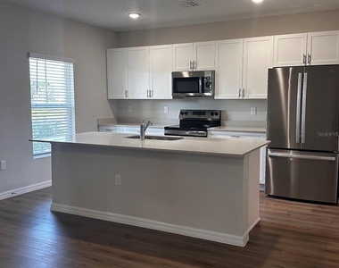 1512 Hummingbird Road - Photo Thumbnail 2