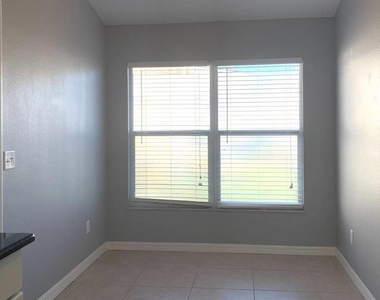 2608 Brookshire Court - Photo Thumbnail 7