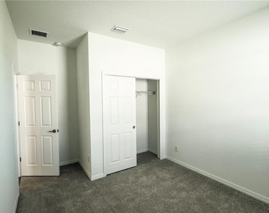 1816 Columbus Path Street - Photo Thumbnail 7