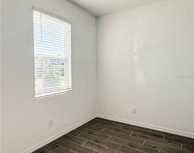 1816 Columbus Path Street - Photo Thumbnail 5
