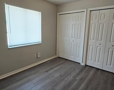 2911 Se 52nd Avenue - Photo Thumbnail 7