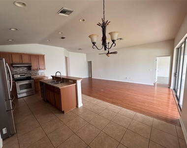 3993 Sw 58th Avenue - Photo Thumbnail 7