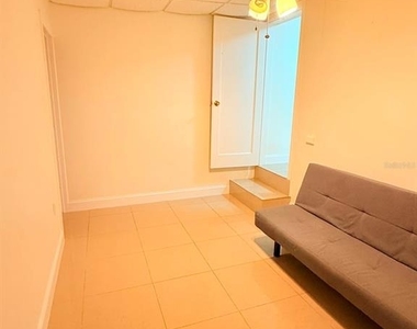 2300 Sw 24th Street - Photo Thumbnail 3