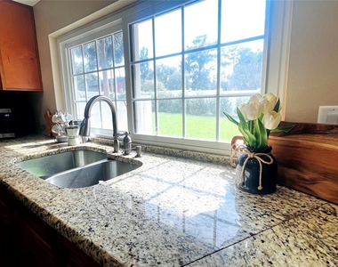 3370 Se 31st Terrace - Photo Thumbnail 15