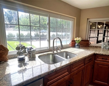 3370 Se 31st Terrace - Photo Thumbnail 13