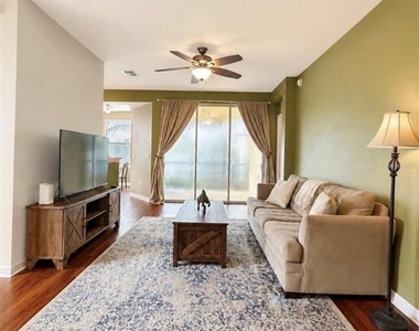 4560 Sw 52nd Circle - Photo Thumbnail 2