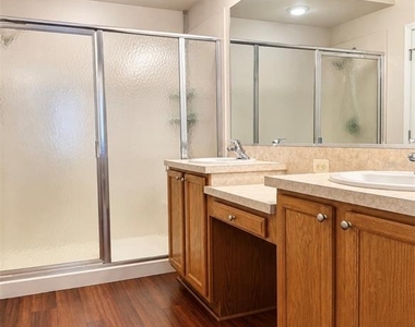 4560 Sw 52nd Circle - Photo Thumbnail 7