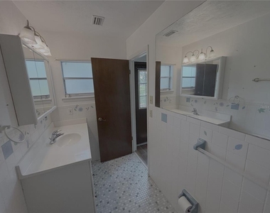 6350 Ne 86 Avenue - Photo Thumbnail 14