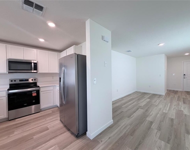 9233 Sw 47th Court - Photo Thumbnail 7