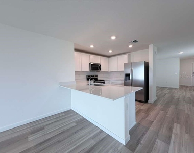 9233 Sw 47th Court - Photo Thumbnail 3