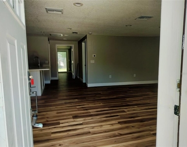 25405b Colmar Avenue - Photo Thumbnail 5