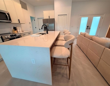 8212 Leafy Way - Photo Thumbnail 9