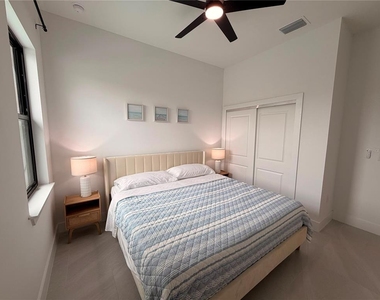 8212 Leafy Way - Photo Thumbnail 15