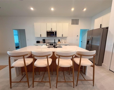 8212 Leafy Way - Photo Thumbnail 46