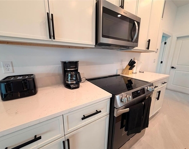 8212 Leafy Way - Photo Thumbnail 49