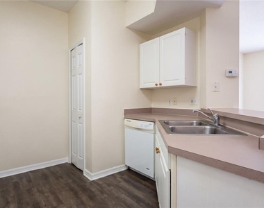 5500 Metrowest Boulevard - Photo Thumbnail 2