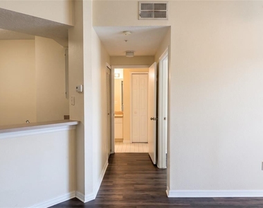 5500 Metrowest Boulevard - Photo Thumbnail 4