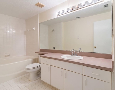 5500 Metrowest Boulevard - Photo Thumbnail 9