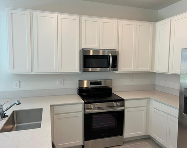 3350 Laurent Loop - Photo Thumbnail 8
