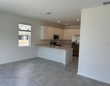 3350 Laurent Loop - Photo Thumbnail 5
