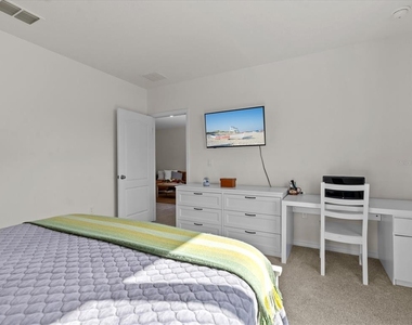 1807 Brisbane Place - Photo Thumbnail 15