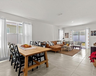 1807 Brisbane Place - Photo Thumbnail 12