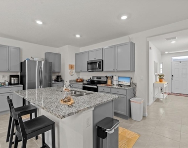 1807 Brisbane Place - Photo Thumbnail 8