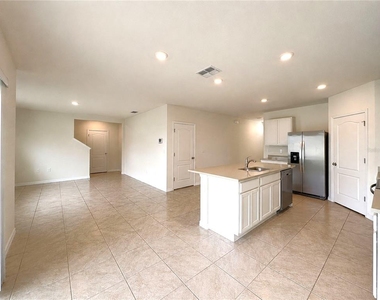 869 Ambleside Drive - Photo Thumbnail 6