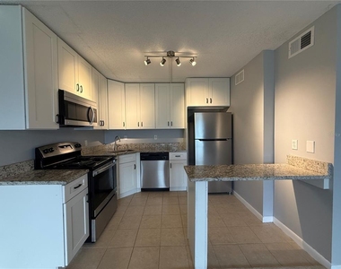 927 S Pine Ridge Circle - Photo Thumbnail 3