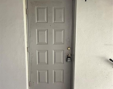 927 S Pine Ridge Circle - Photo Thumbnail 2