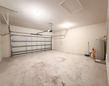 908 Glazebrook Loop - Photo Thumbnail 8