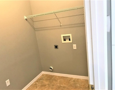 120 Nicholas Court - Photo Thumbnail 15