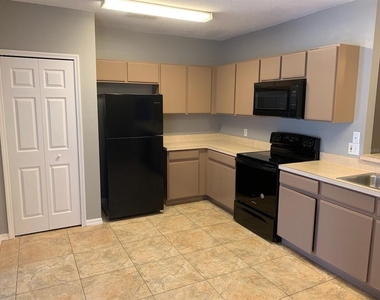 120 Nicholas Court - Photo Thumbnail 2