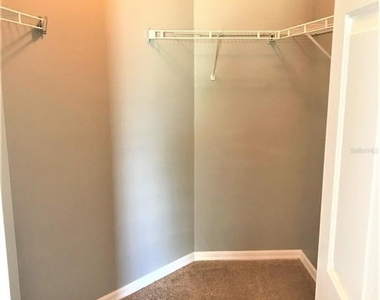 120 Nicholas Court - Photo Thumbnail 7
