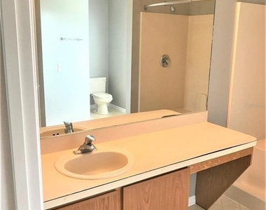 120 Nicholas Court - Photo Thumbnail 8