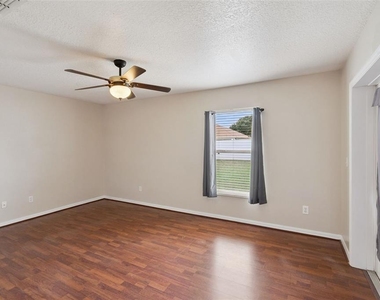 11434 Patrico Loop - Photo Thumbnail 7