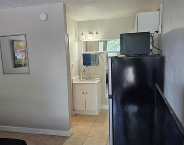 7900 S Orange Blossom Trail - Photo Thumbnail 8