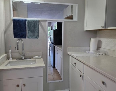 7900 S Orange Blossom Trail - Photo Thumbnail 3