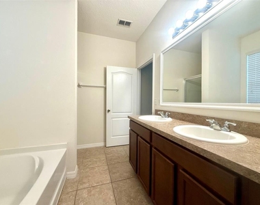 1642 Buckeye Fls Way - Photo Thumbnail 7