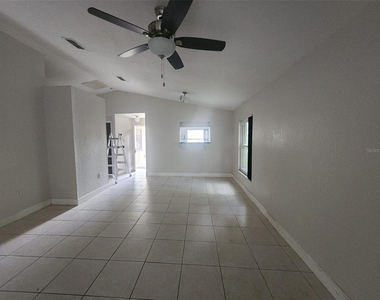 940 Fenton Lane - Photo Thumbnail 4