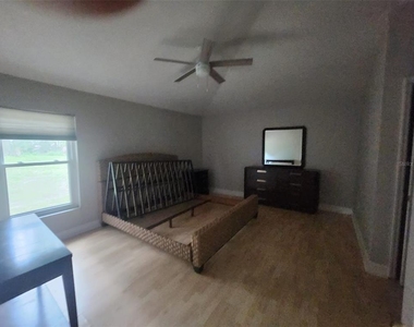 940 Fenton Lane - Photo Thumbnail 6