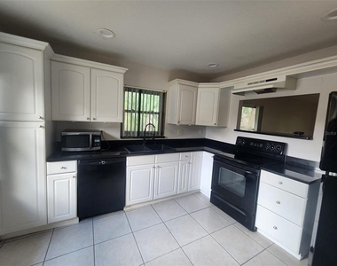 940 Fenton Lane - Photo Thumbnail 1